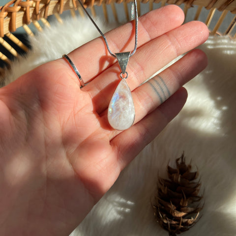 Rainbow Moonstone Necklace "Patricia"