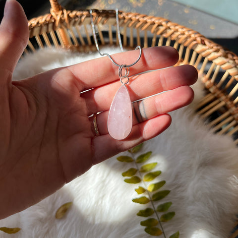 Rose Quartz Necklace "Irene"