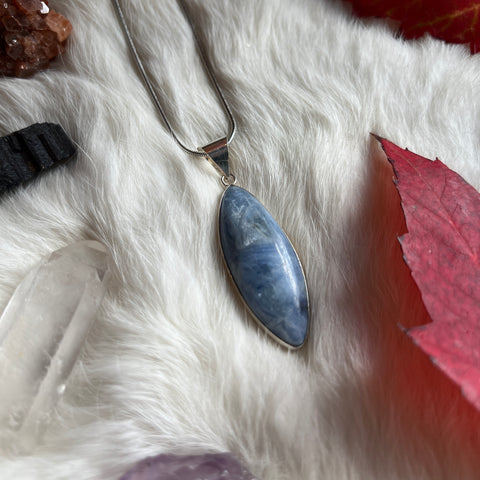 Blue Kyanite Necklace "Patricia"