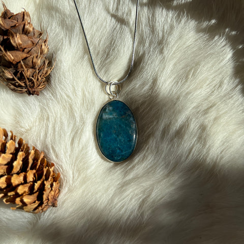 Blue Apatite Necklace "Myrna"