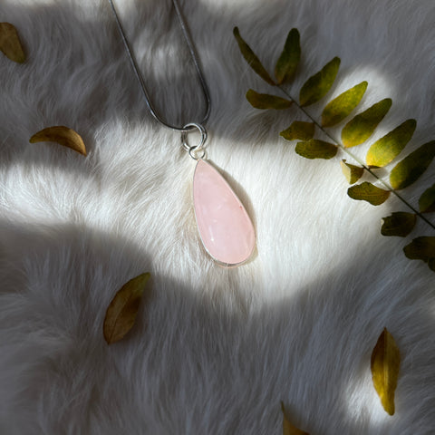 Rose Quartz Necklace "Irene"