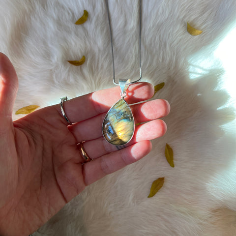 AA Labradorite Necklace "Ava"