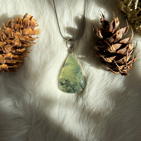 Prehnite Necklace "Billie"