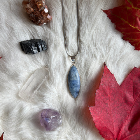 Blue Kyanite Necklace "Patricia"