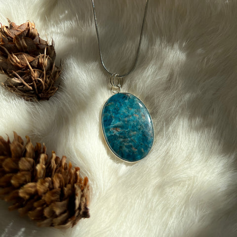 Blue Apatite Necklace "Vivian"