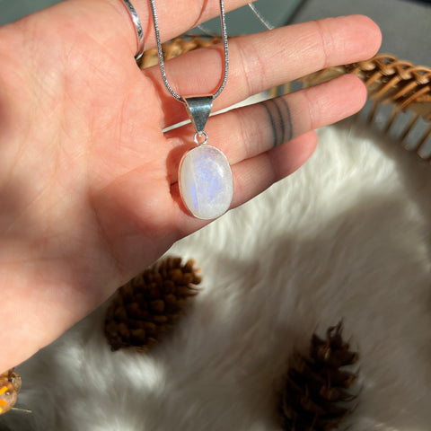 Rainbow Moonstone Necklace "Dina"