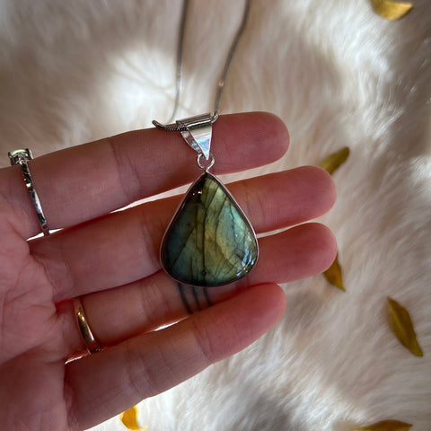 AA Labradorite Necklace "Tara"