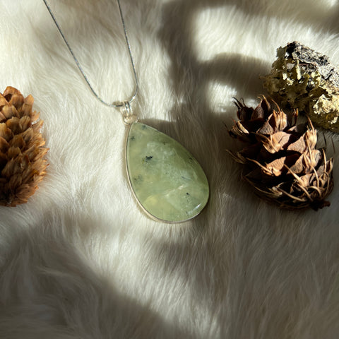 Prehnite Necklace "Taylor"