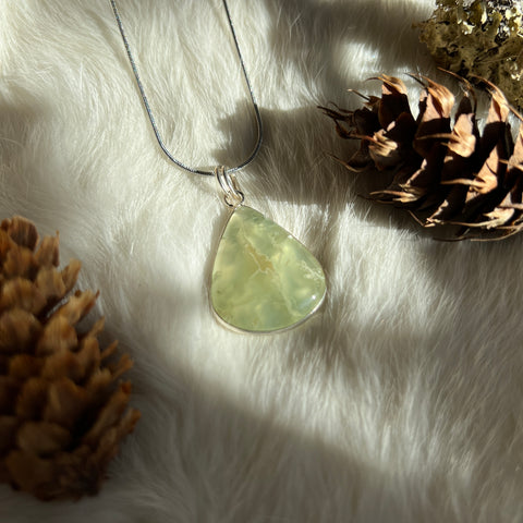 Prehnite Necklace "Amber"