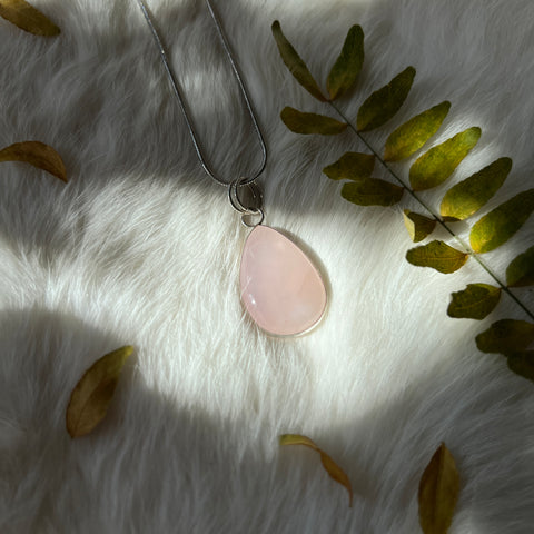 Rose Quartz Necklace "Elsie"