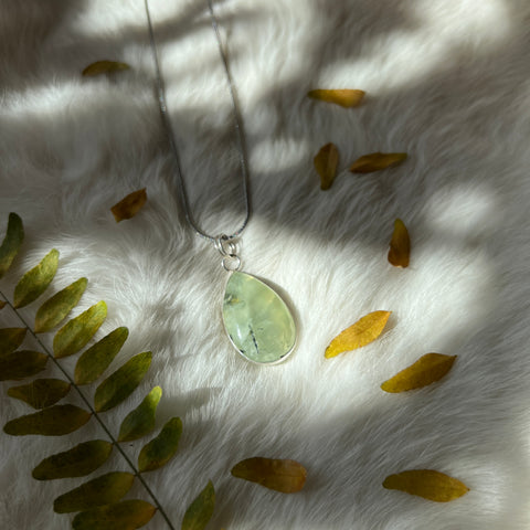 Prehnite Necklace "Oscar"