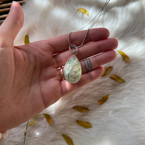 Prehnite Necklace "Oscar"