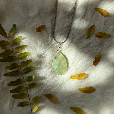 Prehnite Necklace "Oscar"