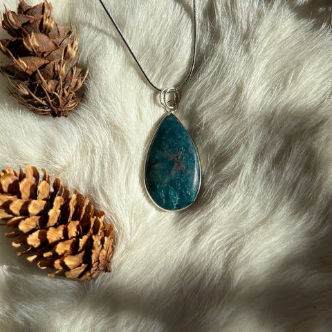 Blue Apatite Necklace "Grace"