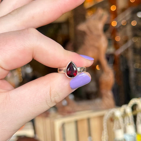 Garnet Ring "Beatrice" - Size 6