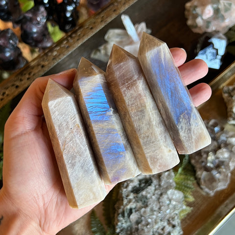 Flashy Moonstone Point