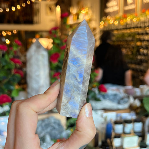 Flashy Moonstone Point