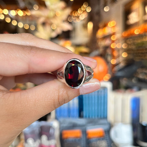 Garnet Ring "Jolene" - Size 9