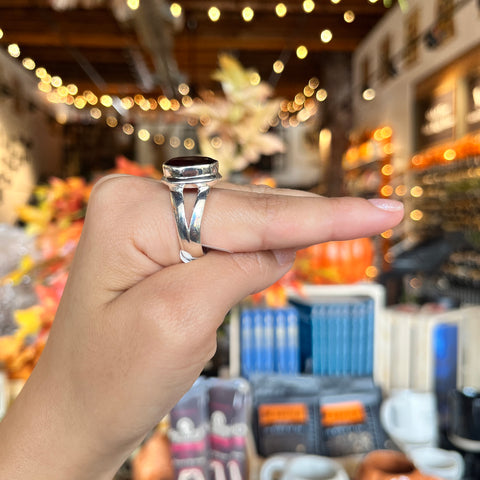 Garnet Ring "Jolene" - Size 9