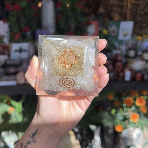 Orgone Pyramid | Selenite