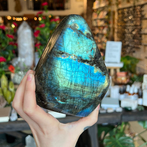 Ravenstone Crystals Labradorite "Lorri"